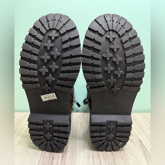 Torrid Animal Print Lace-Up Boots 8W - Picture 7 of 8